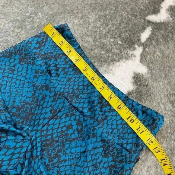 Goldsheep Snake Print Crop Leggings - Picture 11 of 13